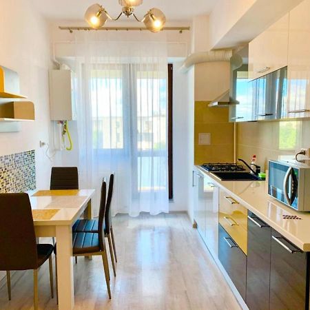 Karina New Flat Near Palas Mall ยาช ภายนอก รูปภาพ