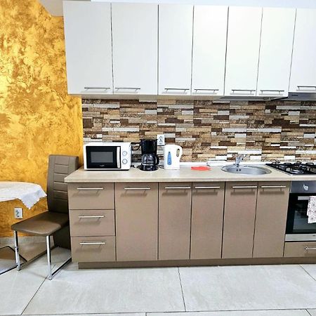 Karina New Flat Near Palas Mall ยาช ภายนอก รูปภาพ
