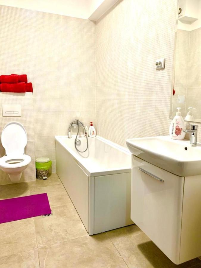 Karina New Flat Near Palas Mall ยาช ภายนอก รูปภาพ