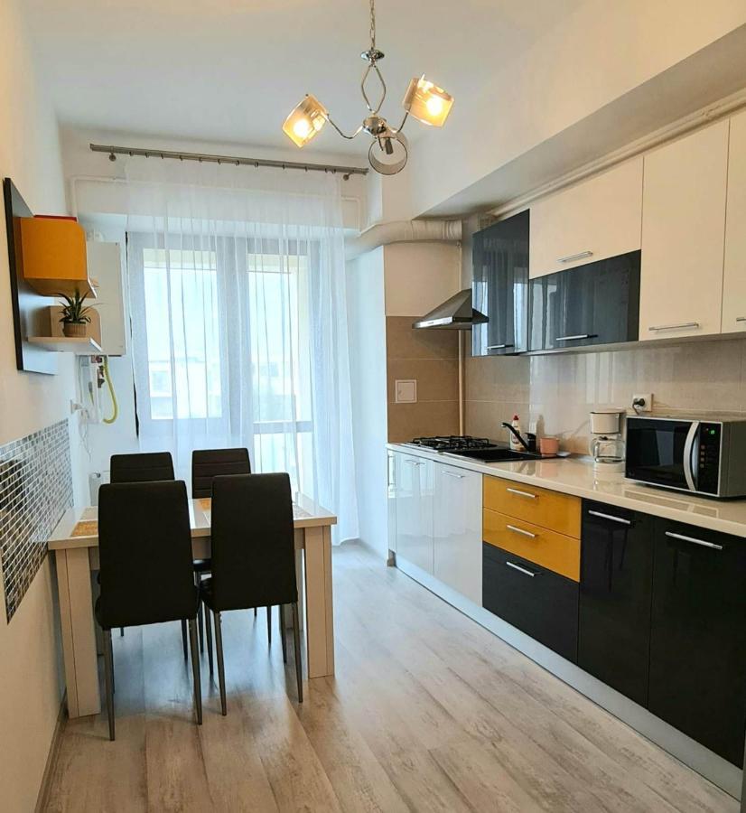 Karina New Flat Near Palas Mall ยาช ภายนอก รูปภาพ