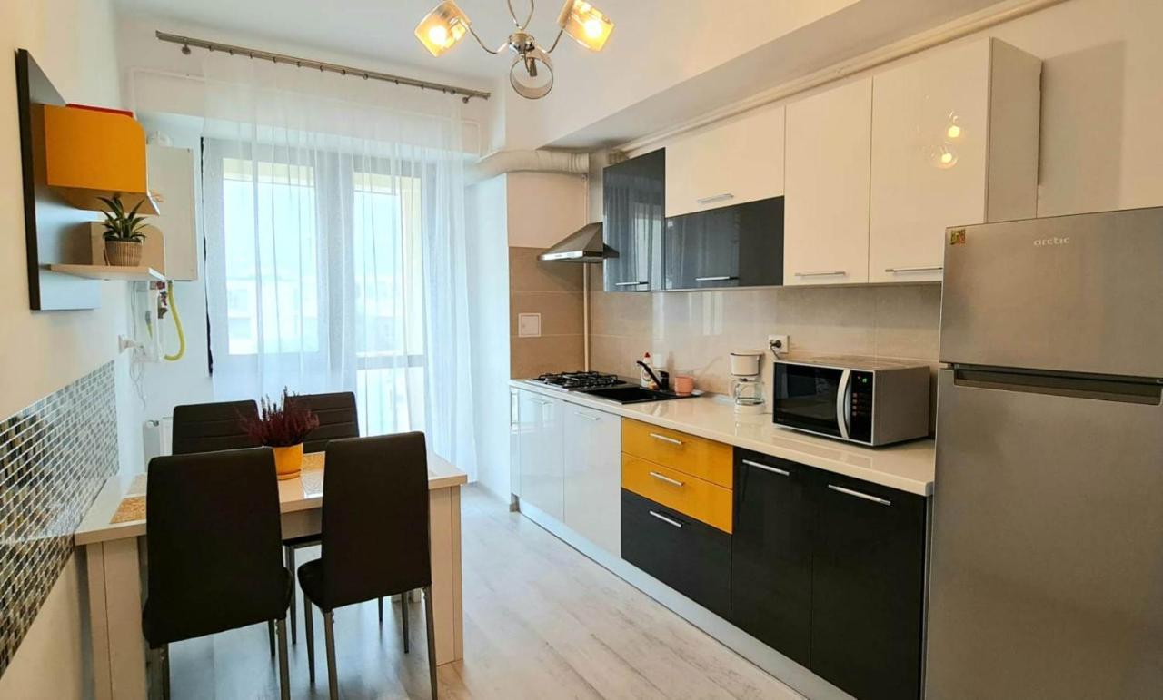 Karina New Flat Near Palas Mall ยาช ภายนอก รูปภาพ